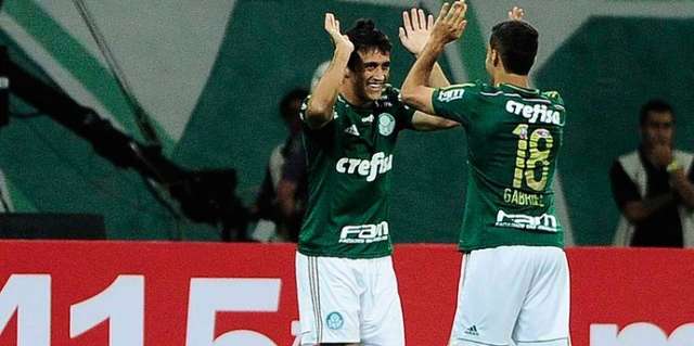 Em noite perfeita, Palmeiras fez 3 a 0 no S&atilde;o Paulo e poderia ter sido mais
