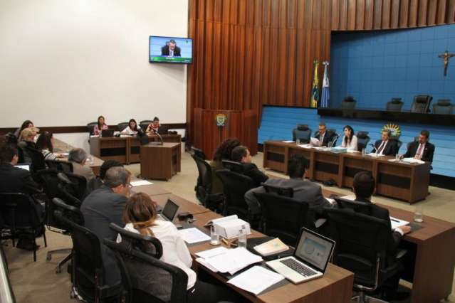Justi&ccedil;a diz que assunto compete &agrave; Uni&atilde;o e suspende CPI do Cimi