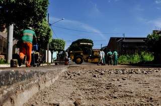 Licitação suspensa é para tapar buraco nas sete regiões urbanas de Campo Grande. (Foto: Alcides Neto)