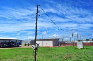 Rede de energia foi improvisada para garantir inauguração de presídio, que só começa a funcionar em janeiro (Foto: Eliel Oliveira)