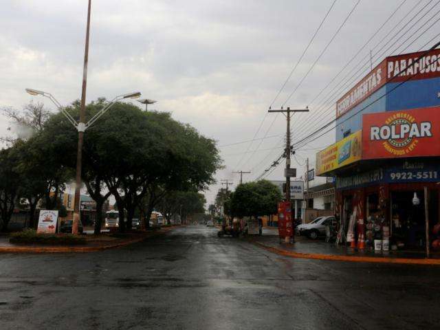 Volta a chover em Dourados ap&oacute;s 37 dias de seca e baixa umidade do ar