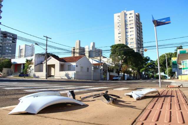 Embriagado, condutor &eacute; preso ao causar acidente pr&oacute;ximo a delegacia