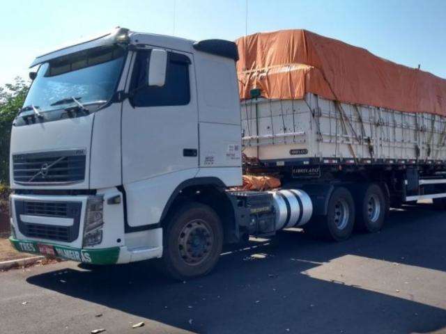 PMA apreende carga irregular de madeira em bitrem e aplica multa de R$ 18 mil