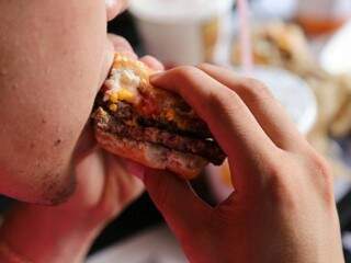 Adolescentes acompanhados pelo SUS estão se alimentando errado, diz estudo (Foto: Arquivo)