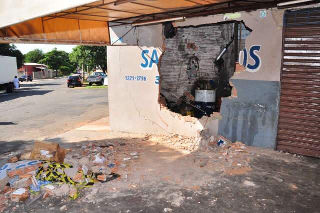  Adolescente teve rosto desfigurado em acidente ap&oacute;s morte na Vila Margarida