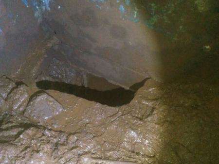 Presos abriram t&uacute;nel no banheiro de cela para tentar fugir da M&aacute;xima