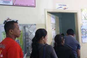 Capital pede 30 mil doses de vacina ap&oacute;s gripe lotar postos e matar seis