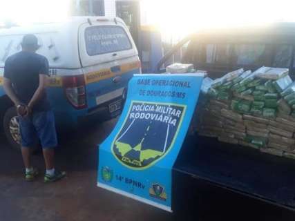 Polícia rodoviária encontra 240 quilos de maconha em fundo falso de camionete
