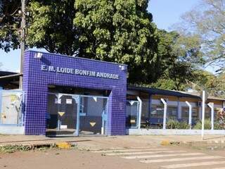 Escola no Jardim Água Boa está fechada no primeiro dia de greve (Foto: Helio de Freitas)