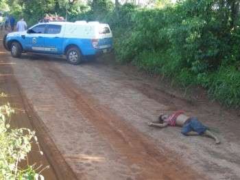 Jovem acusado de furto e homic&iacute;dio &eacute; encontrado morto com dois tiros