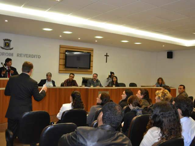  Trabalhadores de Ceinfs e Cras suspendem greve e tentam negocia&ccedil;&atilde;o