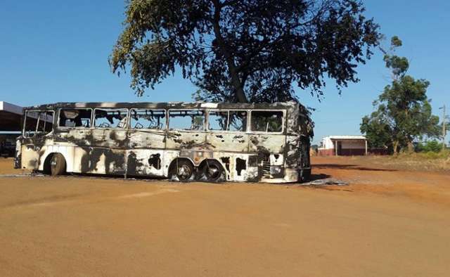 &Ocirc;nibus pega fogo com 30 pacientes que viriam para consulta na Capital 