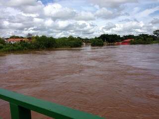 Nível do rio Aquidauana começou a baixar no dia 16 de janeiro e famílias ribeirinhas já retornaram para casa. (Foto: Thiago Pereira)