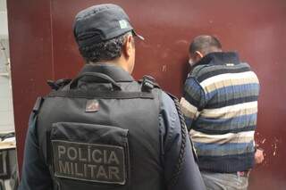 Josué foi preso em flagrante. Edilson está internado na Santa Casa. (Foto:Simão Nogueira)