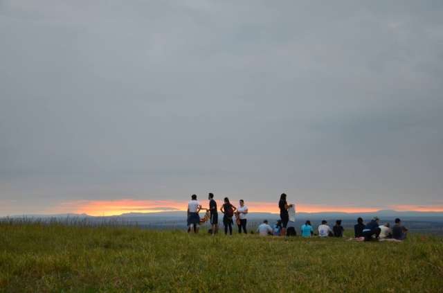 P&ocirc;r-do-sol em morro &eacute; passeio de um dia para quem encara trilha de 8km