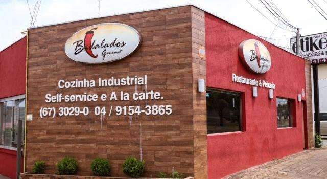 No Badalados Gourmet, cliente escolhe o que vai comer na marmita e só paga R$ 11