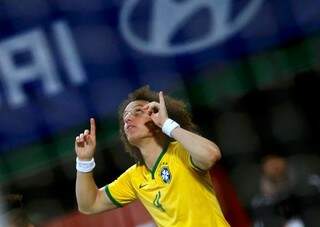 David Luiz abriu o placar para o Brasil com gol de cabeça. (Foto: Reuters)