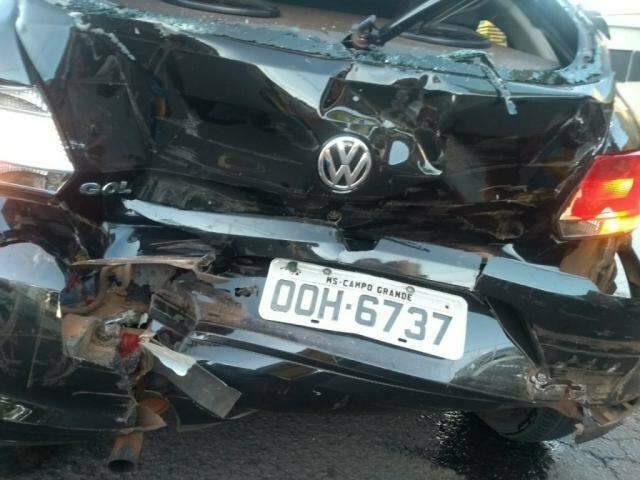 Carro &eacute; arrastado por 50 metros ap&oacute;s colis&atilde;o com caminhonete na Cear&aacute;