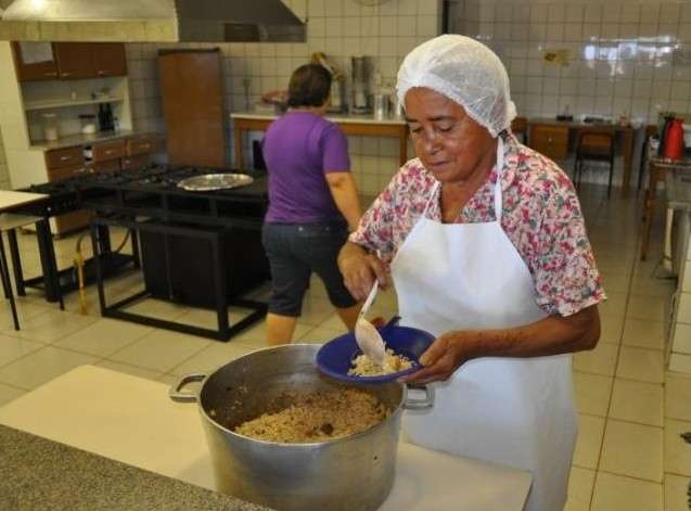 Prefeitura abre sele&ccedil;&atilde;o com 100 vagas de merendeiros para escolas da Reme