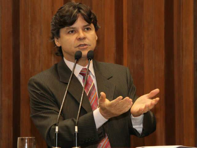  Paulo Duarte diz que inicia campanha a prefeito em Corumb&aacute; de muletas