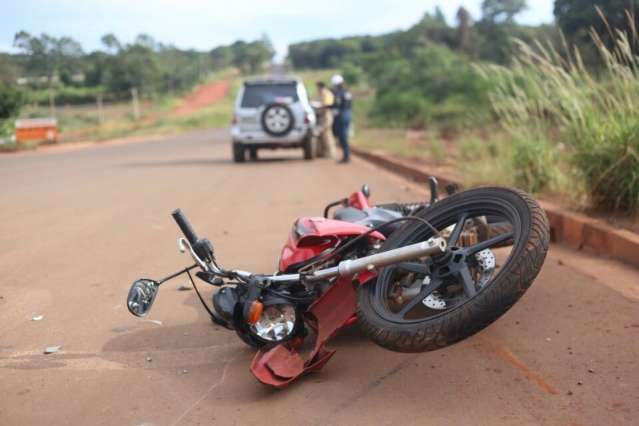 Jovem fica ferida em acidente envolvendo moto e Pajero no Rita Vieira