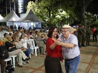 Famílias curtiram abertura do festival na Praça do Rádio. (Foto: Pauo Francis)