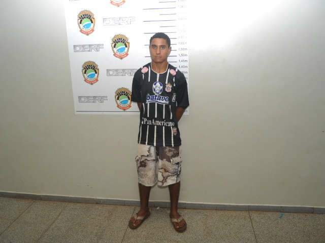  Pol&iacute;cia apreende adolescentes que roubaram supermercado no Vida Nova
