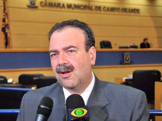 Siufi sai da disputa pela presid&ecirc;ncia e C&acirc;mara aprova fim da reelei&ccedil;&atilde;o