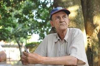 Jorge Ayrolle, 73 anos, diz que todos tem de ao menos tentar escolher o melhor candidato (Foto: Alcides Neto)
