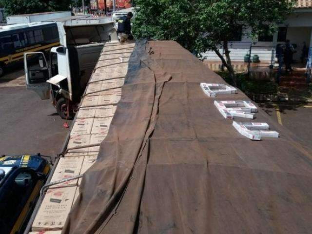 Carreta com 485 mil ma&ccedil;os de cigarros &eacute; apreendida pela PRF na BR-163