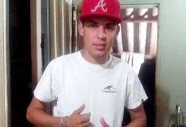 Jovem &eacute; assassinado a golpes de canivete por d&iacute;vida de R$ 50 