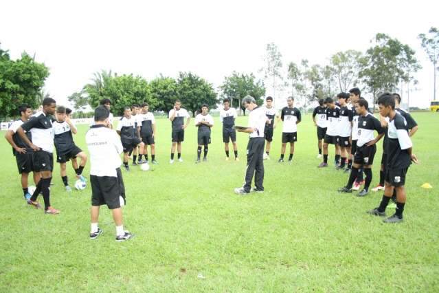 De olho no t&iacute;tulo em 2014, Novoper&aacute;rio &quot;importa&quot; jogador at&eacute; da Guatemala