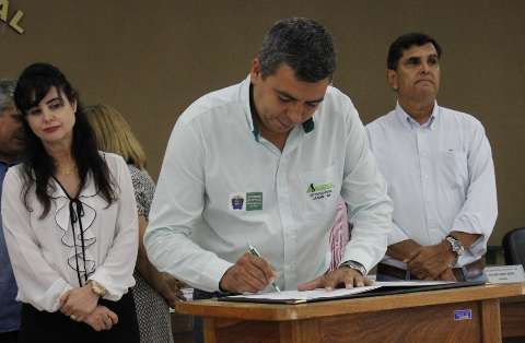 Sem Reinaldo, Governo autoriza início de obras de asfalto em Bonito