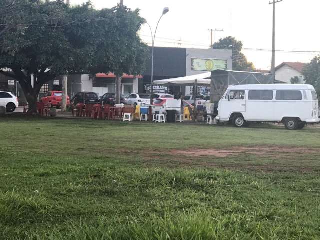 Pra&ccedil;a no bairro Tiradentes &eacute; retrato de abandono em espa&ccedil;os de lazer