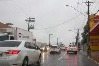 Na Avenida Ceará sobrou apenas o céu nublado e chão molhado do temporal (Foto: Paulo Francis)
