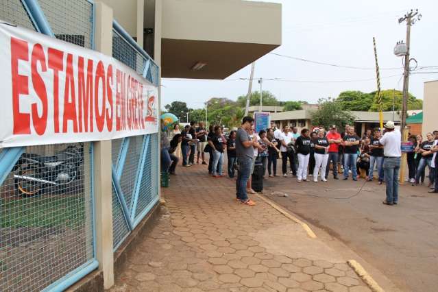 Greve continua e servidores do HU aguardam documento de reitoria