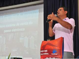 Prefeito explica mudanças no passe eletrônico em Campo Grande. (Foto: João Garrigó)