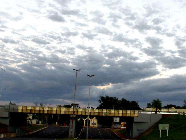 Sol brilha forte nesta quarta-feira com temperaturas altas de 37&ordm;C no Estado 