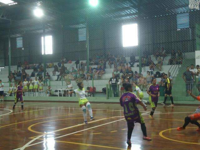 Mulheres disputam classifica&ccedil;&atilde;o pela 2&ordf; rodada da Copa Pelezinho de Futsal