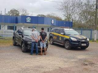 Dois presos na manhã desta sexta-feira na BR-262 (Foto: PRF/Divulgação)