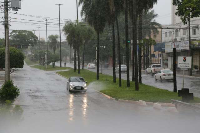 Chuva atinge 15 mil&iacute;metros na tarde deste domingo na Capital