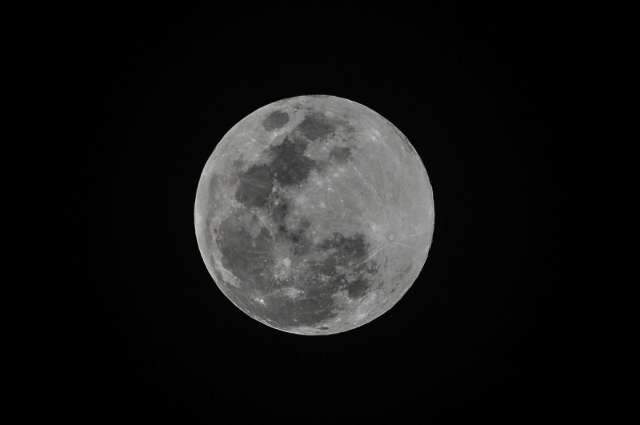 Pela &uacute;ltima vez em 2014, &quot;lua gigante&quot; volta a encantar