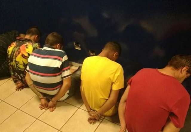 Quadrilha &eacute; presa enquanto roubava loja de ve&iacute;culos no Taquarussu