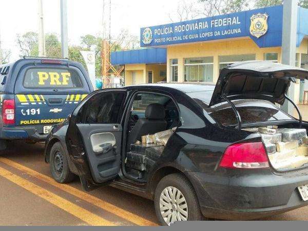 PRF apreende 603 kg de maconha em ve&iacute;culo abandonado na BR-060