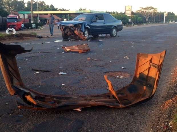 Carreta bate em ve&iacute;culo depois de condutora invadir rodovia na MS-276