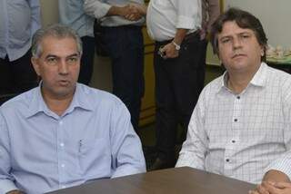 Caravina (dir.) ao lado do governador Reinaldo Azambuja, irá manter o PSDB no comando da Assomasul (Foto: Arquivo)