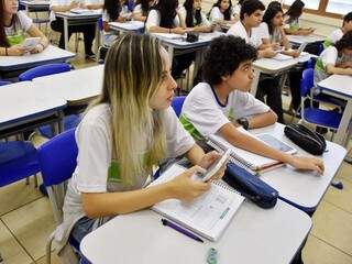 Alunos em sala de aula utilizando tecnologia no aprendizado (Foto: Assessoria de imprensa) 