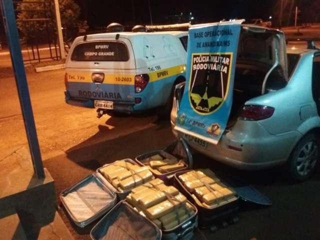 Rapaz &eacute; preso ao tentar levar 119 tabletes de maconha de MS para o RJ
