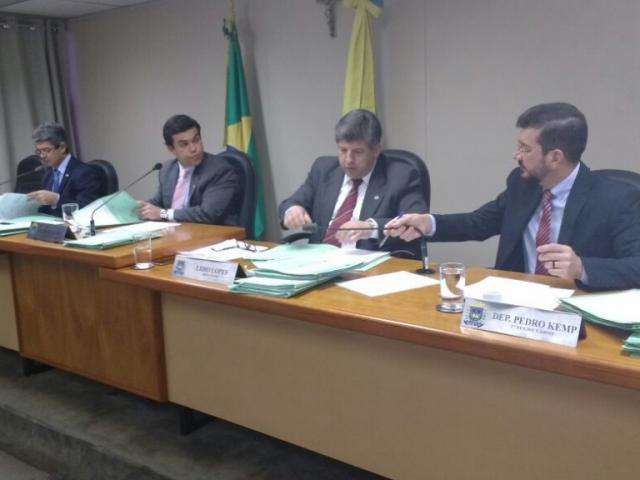 CCJ rejeita projeto que amplia para 55 anos idade para entrar na Pol&iacute;cia Civil