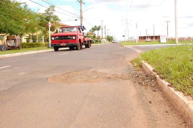 Buracos viram pesadelo na Capital e causam preju&iacute;zo de at&eacute; R$ 18 mil